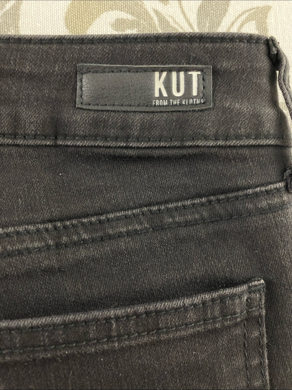 Kut from the Kloth Kurvy Diana Skinny - Picture 10 of 12